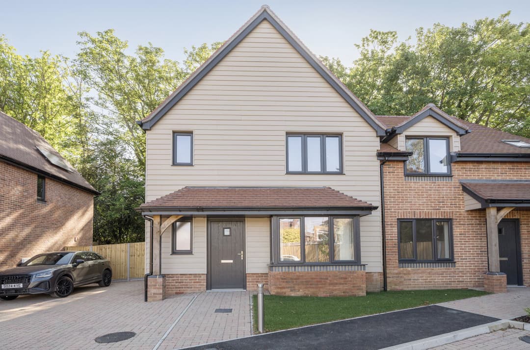 3 bedroom semi-detached house for sale